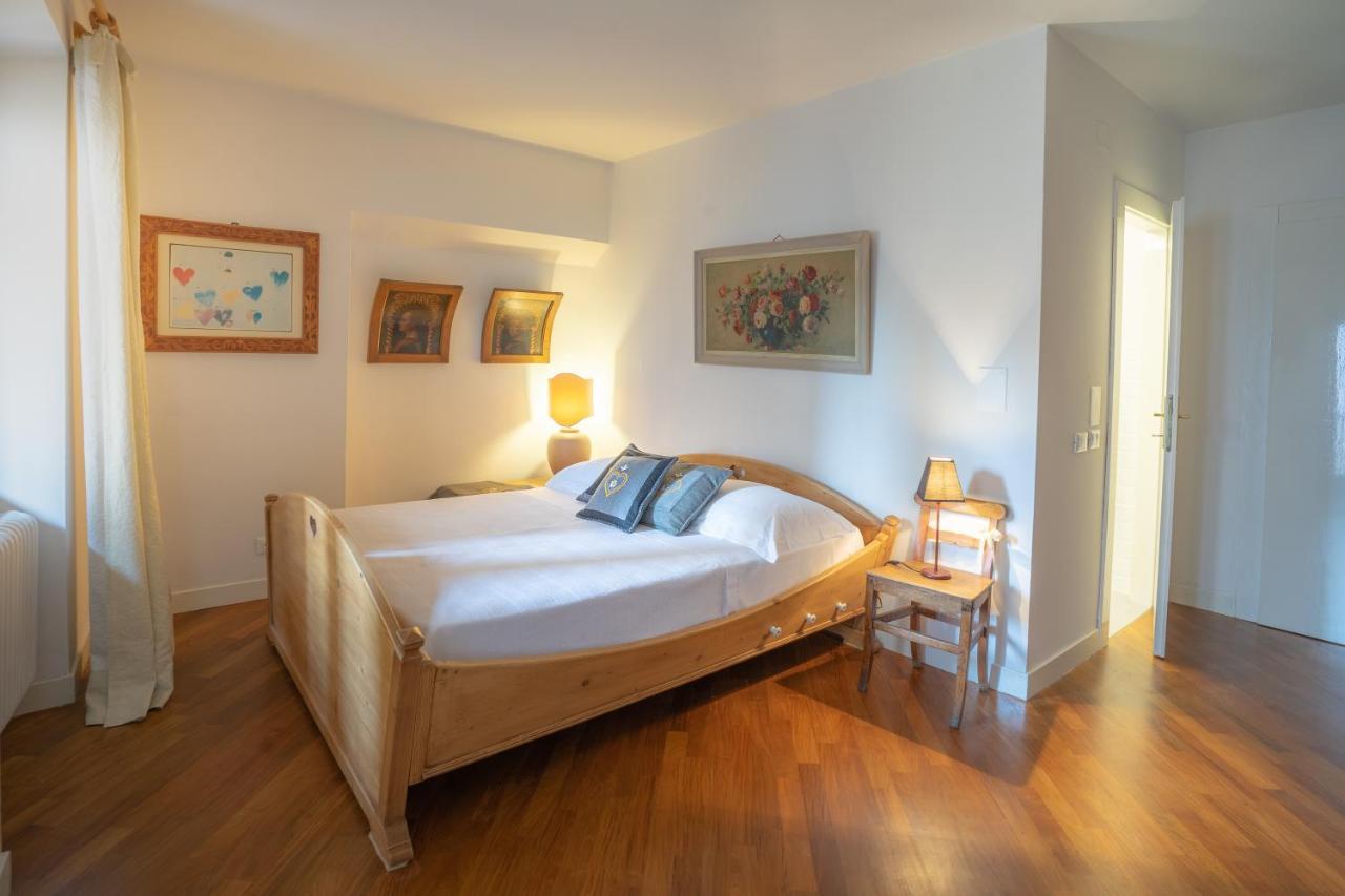B&B S. Trinita 18 Suites & Rooms Тренто Экстерьер фото